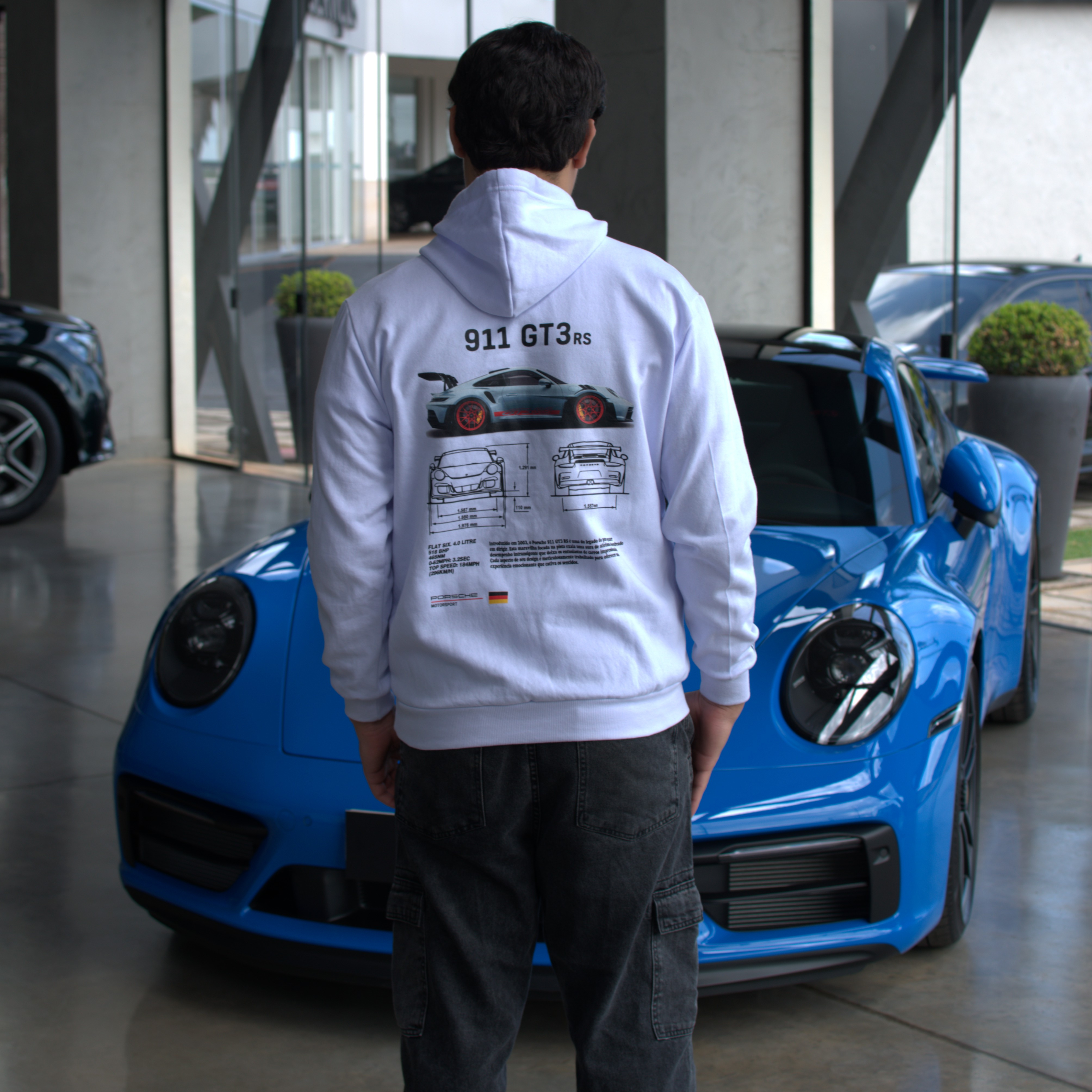 Vista frontal do moletom Porsche Club 911 GT3 RS com gramatura 300g/m²

