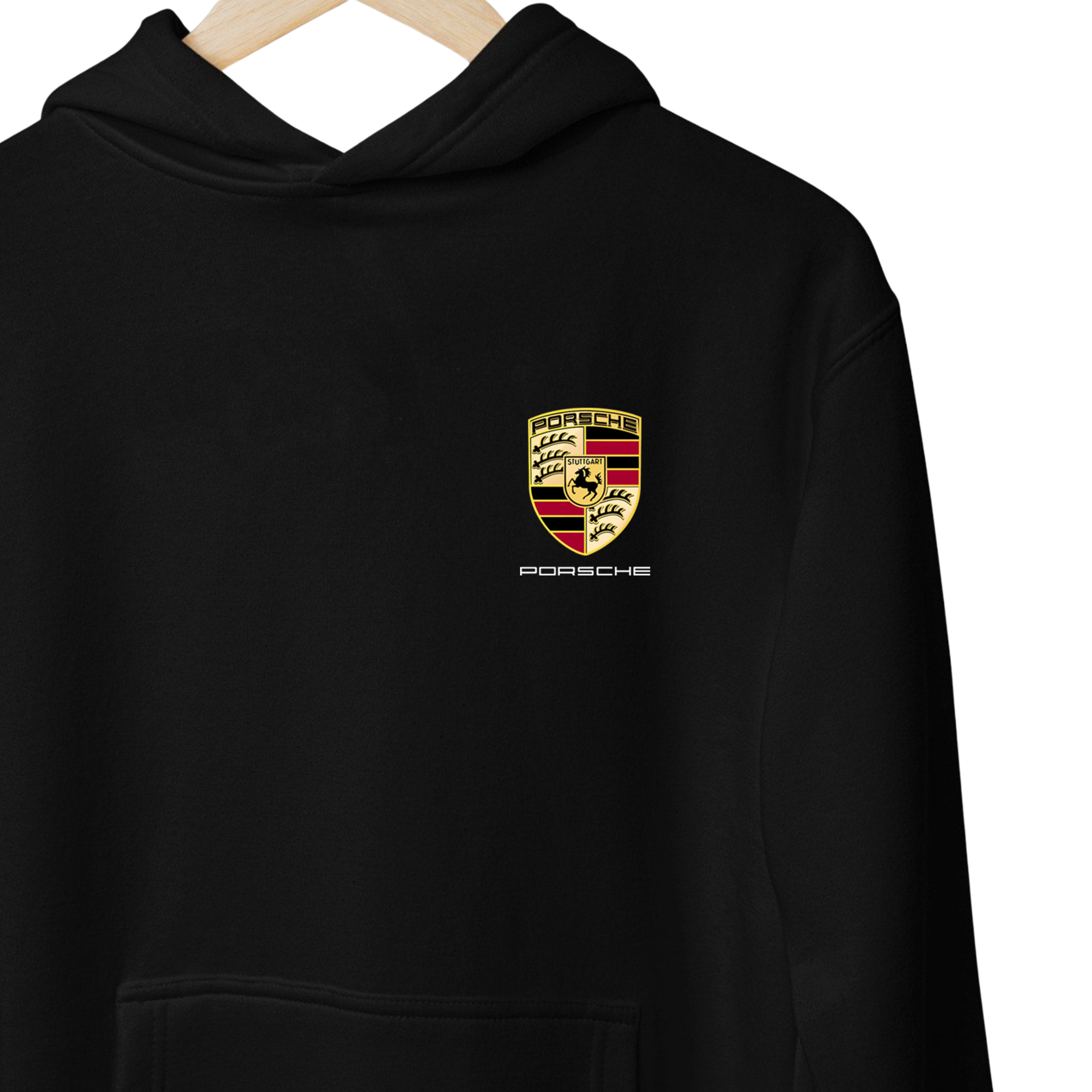 Moletom Porsche 911 RS exibido em modelo masculino em ambiente urbano